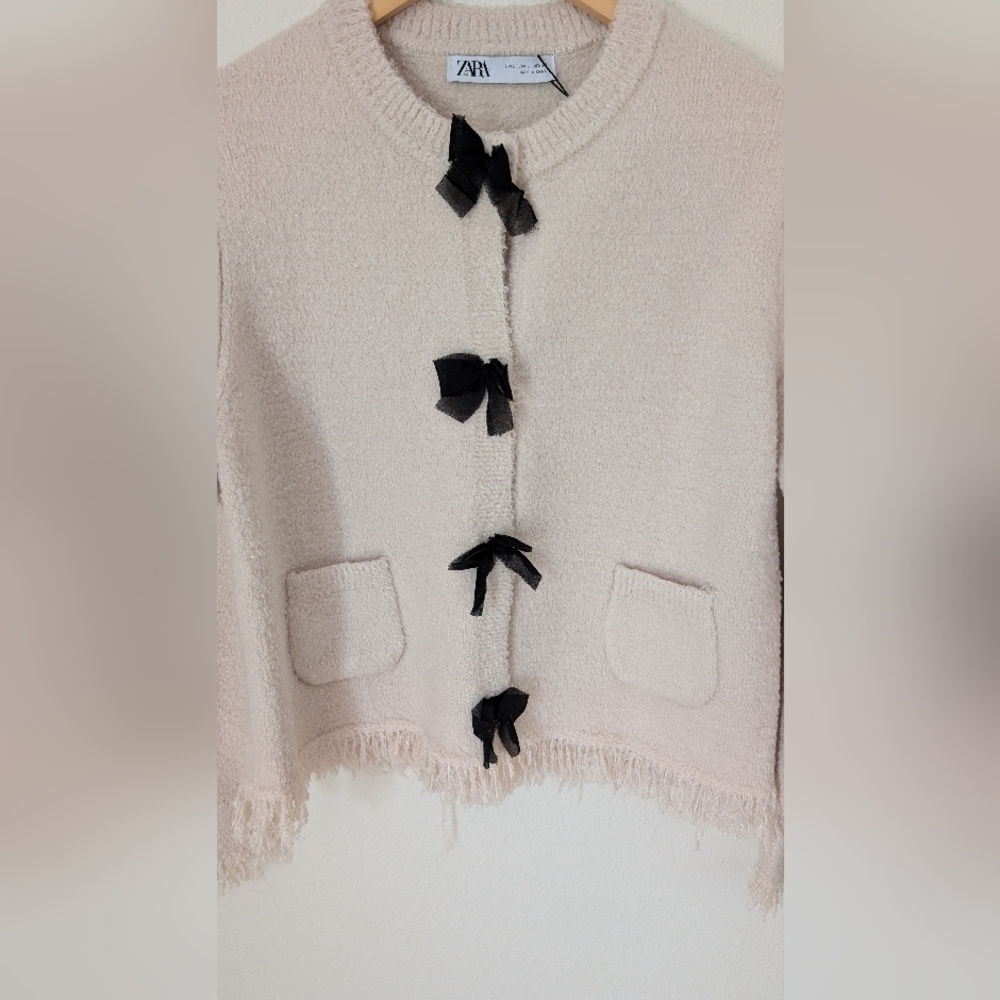 NWT Zara Crewneck Cardigan Scandi Girl Sweater In Ivory w/ Black Bows, Sz L - Picture 3 of 8